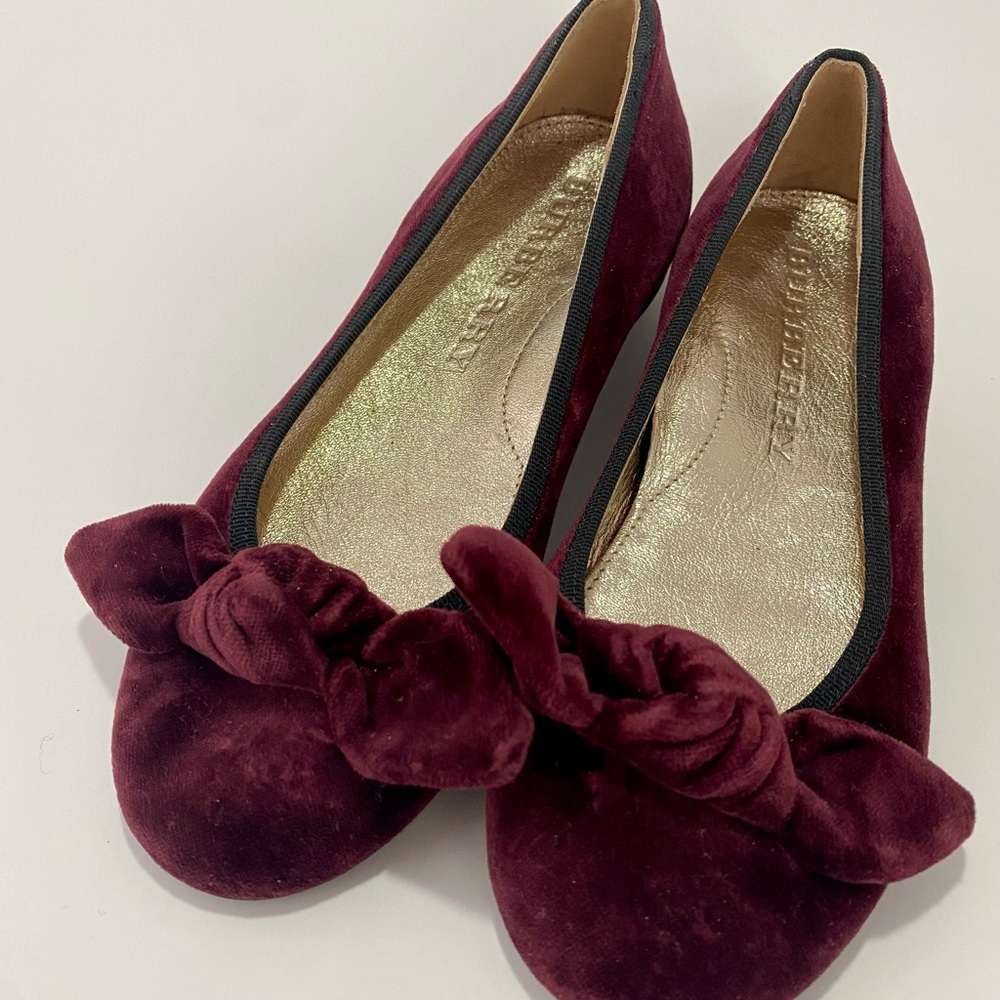 NWOB Burberry Milford Girl Velvet Ballet Flats Burgundy Bow Gold